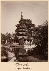 Buddhistisk viloplats, Moulmein, Burma, ca 1875 (albumenutskrift från ett glasnegativ)
